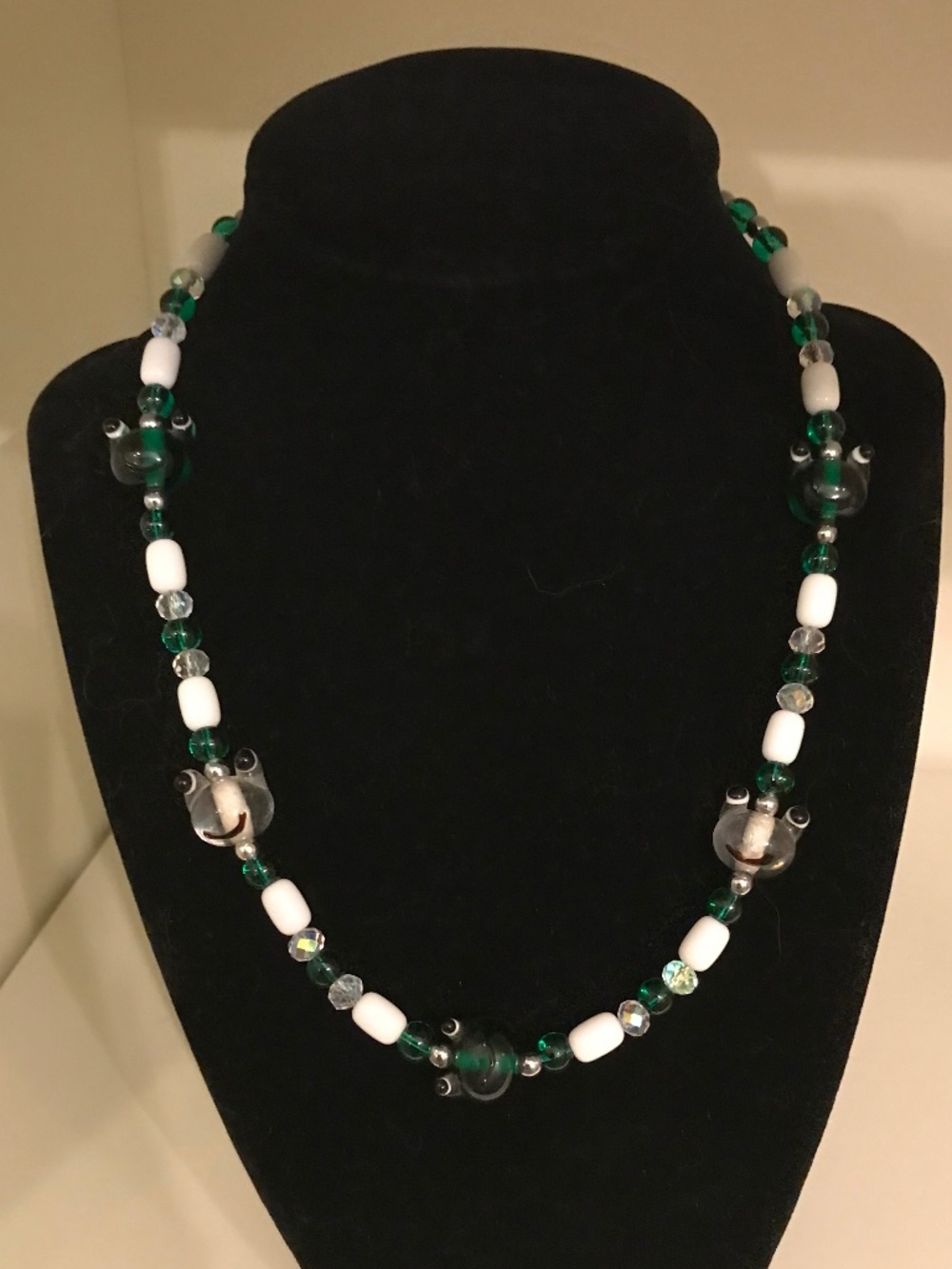 Happy Frogs: Artisan necklace